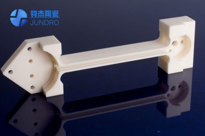 半導(dǎo)體行業(yè)：氧化鋁陶瓷發(fā)展的又一個(gè)里程碑！